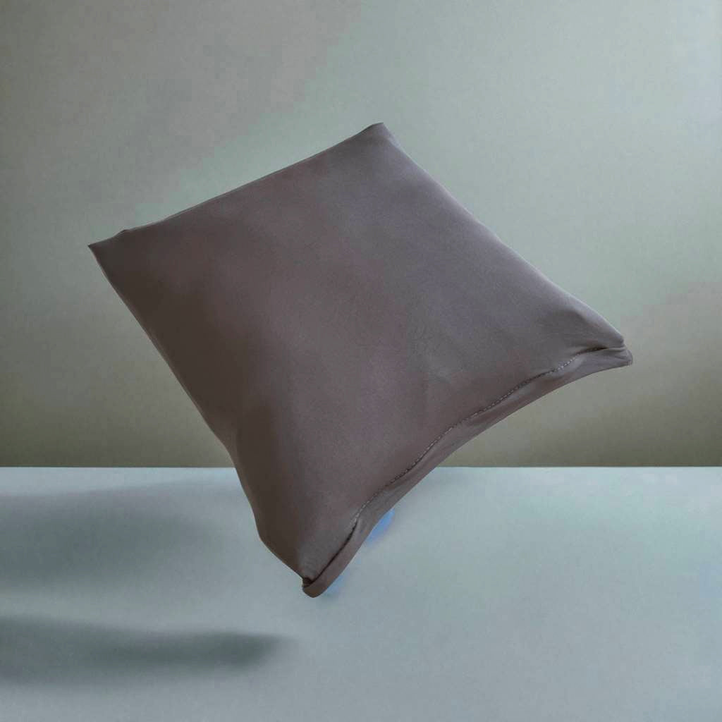 Housse de coussin gris foncé