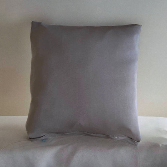 Housse de coussin gris foncé