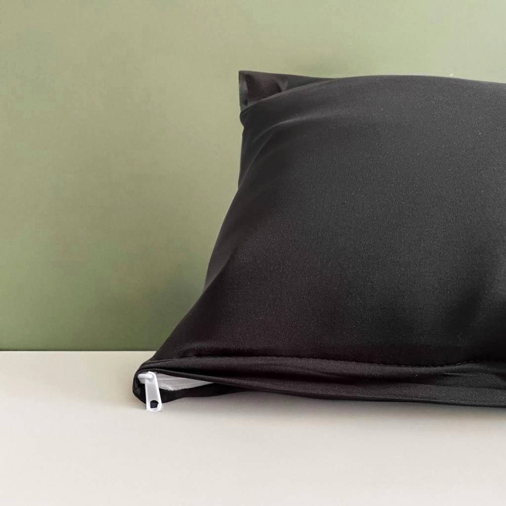 Housse de coussin noire