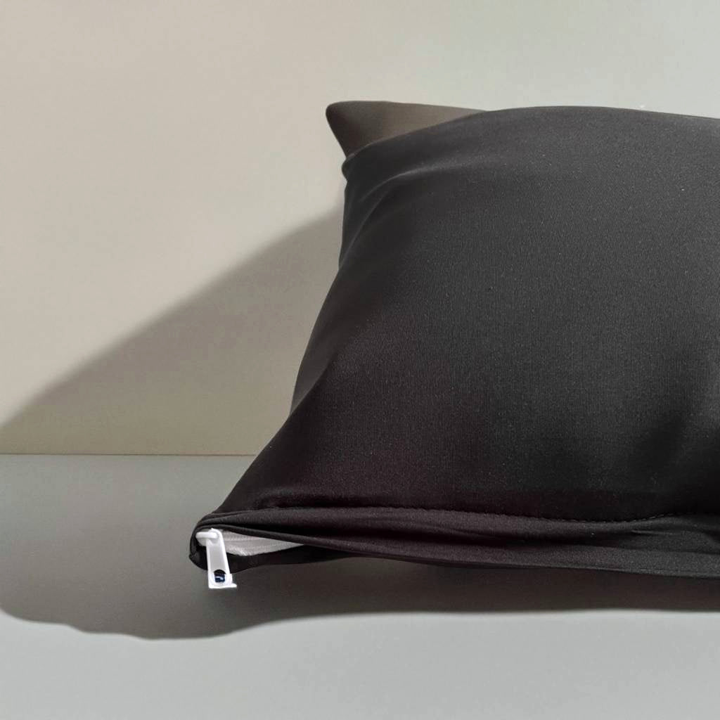 Housse de coussin noire